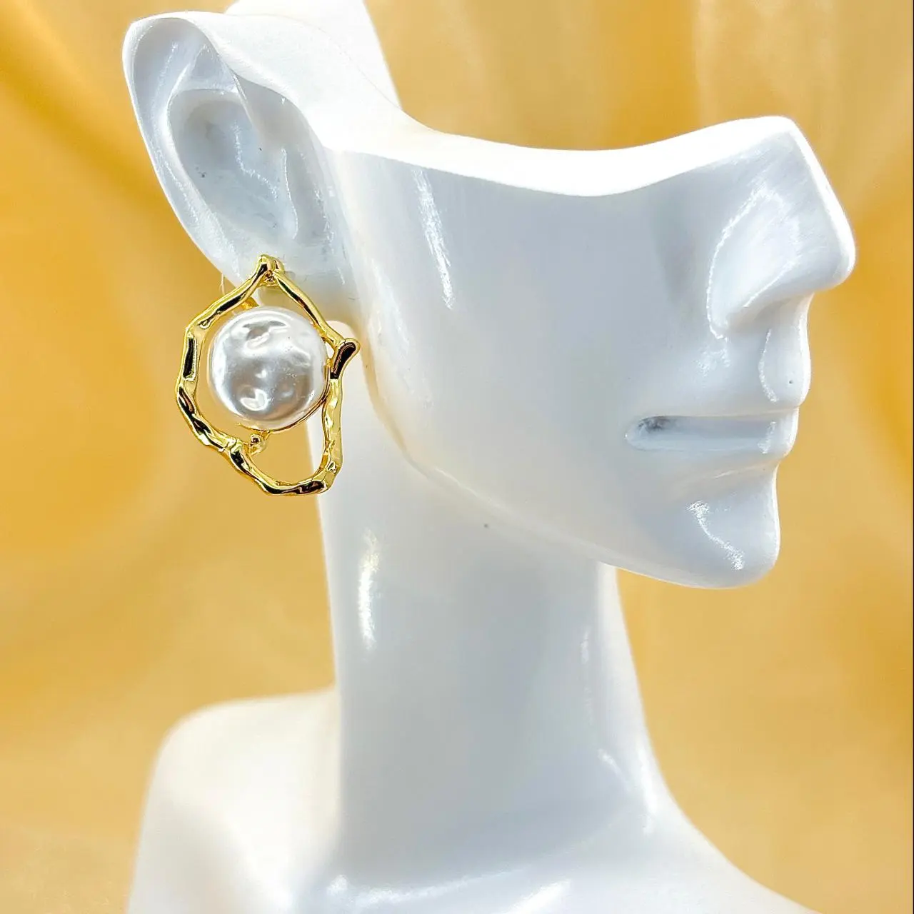 ear clip hijab Vintage Designer Geometri Tidak Teratur | Gold-Plated Crystal Palace | Daily Wear & Special Events | Skin-Glowing Jewelry