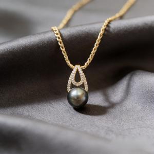 Twisted Gold Necklace with Tahitian Black Pearl Pendant and Cubic Zirconia