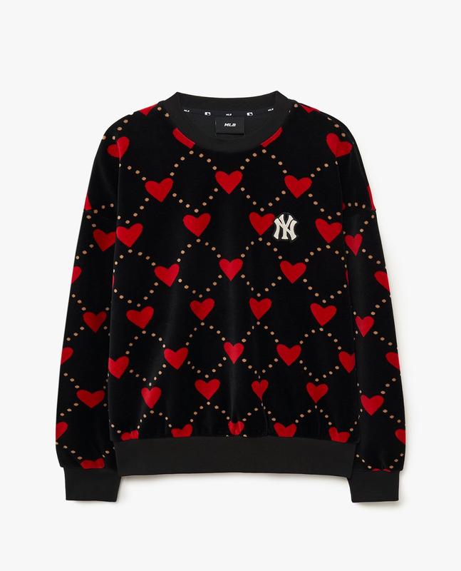 MLB - Áo sweatshirt nữ cổ tròn tay dài Heart Front Pattern Velvet Jacquard 3FMTH0336_50BKS