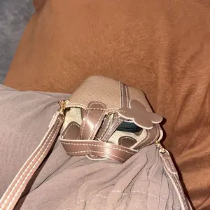 Miniatur Tas Diny Akaci 10-MINIATUR DINY Bahan kulit papirut 1 ruang gantungan bentuk tas kecil bisa selempang lucu Terbaru unik