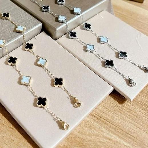 Lắc tay 4 lá bản đặc biệt đen mix trắng chuẩn QC