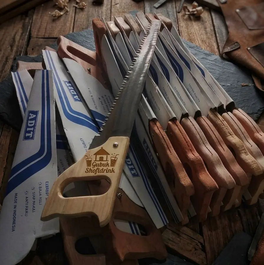 Gergaji siap pakai gagang kayu berkualitas