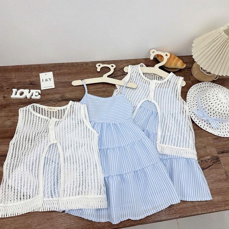 Sét 3 chi tiết : váy 2 dây kẻ xanh dáng xoè xinh + kèm áo lưới sát nách dáng dài phối tua rua + mũ cói nơ xinh cho bé gái từ 8-30kg