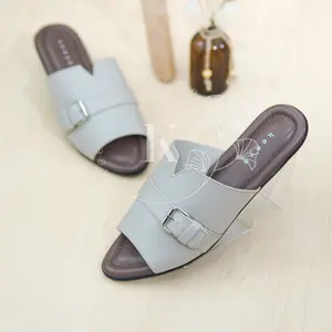 Sepatu Mules Wanita Sandal Wanita Perempuan Desain Kasual Ringan Nyaman untuk Sehari-hari Mudah Dipakai Desain Sederhana Modern Tersedia Pilihan Ukuran Beragam Diskon