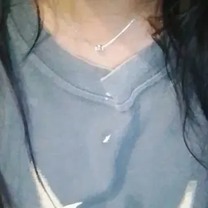 Kalung Titanium Wanita Sederhana Sehari-hari dengan Liontin Berlian