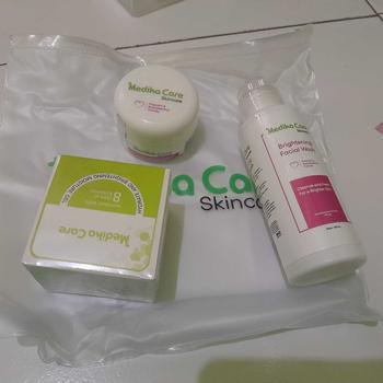 Product Review of Medikacare Basic Skincare 3 in 1 - Mencerahkan kulit kusam (Facial wash + Moisturizer + Sunscreen) from T**e 0