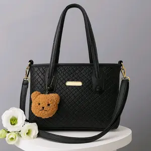 Tas Selempang Raisa dengan Gantungan Boneka Lucu Tas Terbaru Cocok untuk OOTD An Desain Quilted Elegan dan Praktis