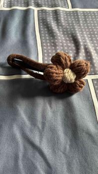 Product Review of 【Buy one get one free】Knitted Yarn Flower Duckbill Clips, Large Back-of-Head Plush Hair Clips, 2025 New Hairpin Hair Accessories. from 珍**y 0