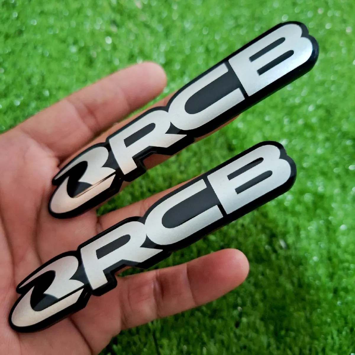 emblem RCB timbul 3D sepasang sudah memgunakan lem 3M