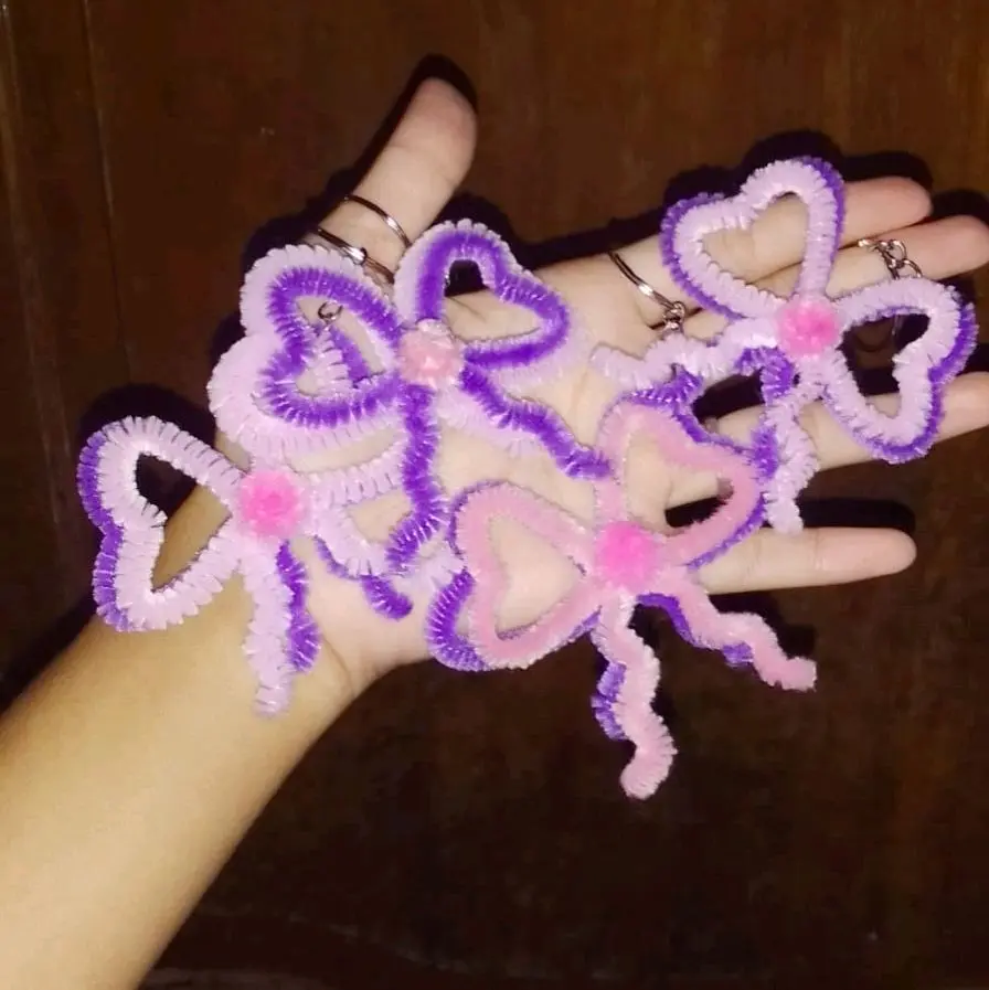 Ganci Kawat Bulu Bentuk Pita bunga