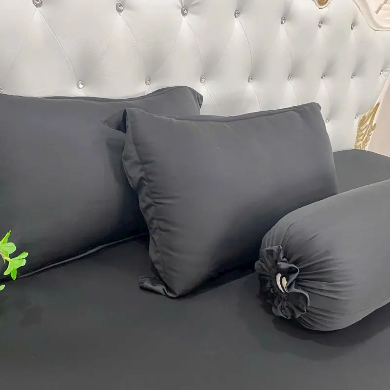 Bộ ga thun lạnh 4 món xám chì và xám đậm bao gồm: 1 ga bo chun, 2 vỏ gối nằm, 1 vỏ gối ôm 5