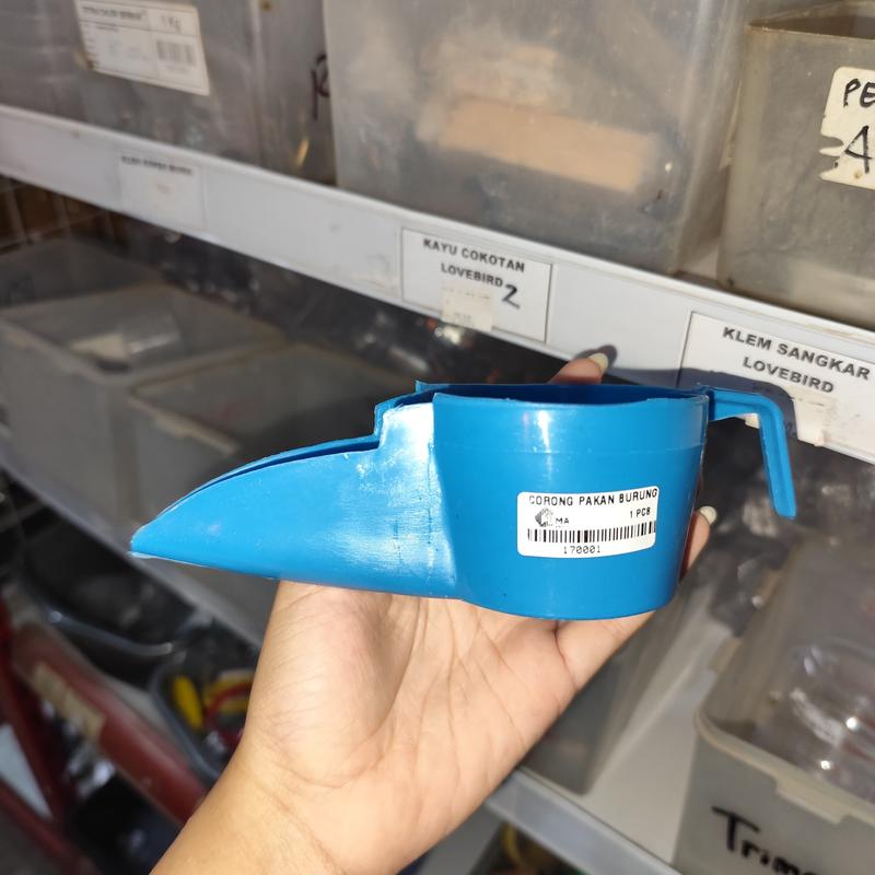 corong pengisi pakan burung corong refil pakan hewan 1