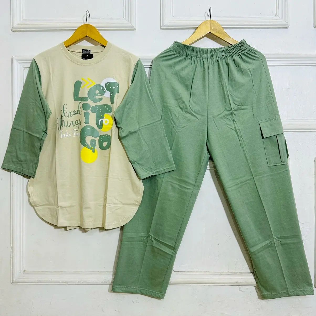 Baju Setelan Celana Cewek Let.itgo Wanita  Dewasa Bahan Kaos Combed  Melar Motif Sablon, Atasan Dan Celana  Kulot Saku Cargo Panjang Linen