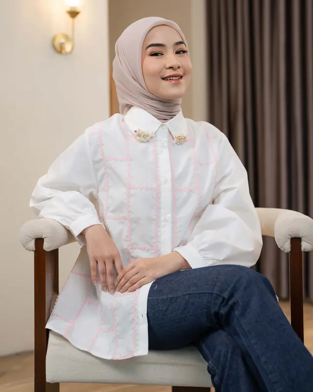 Mayoutfit Zeeva Shirt | Kemeja Poplin Wanita Detail Renda Bordir 6