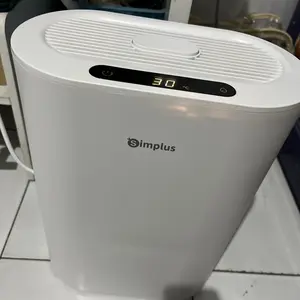 【SPECIAL PROMO】Simplus Dehumidifier + Air Purifier C9 Dual-Core 650ml/Hari Dehumidifikasi Efisien Tangki Air Besar 2,5L Mode Tidur Dengan Kotak Magnetik Diffuser Aroma Citrus & Woody untuk Kamar Tidur Lemari Baju Ruang Tamu Mengurangi Kelembapan CUSH009-1