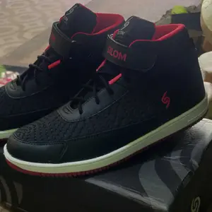 Silom Sepatu Anak Boot Laki - Laki dan Perempuan Sepatu Sekolah Anak Model Tali Perekat Velori