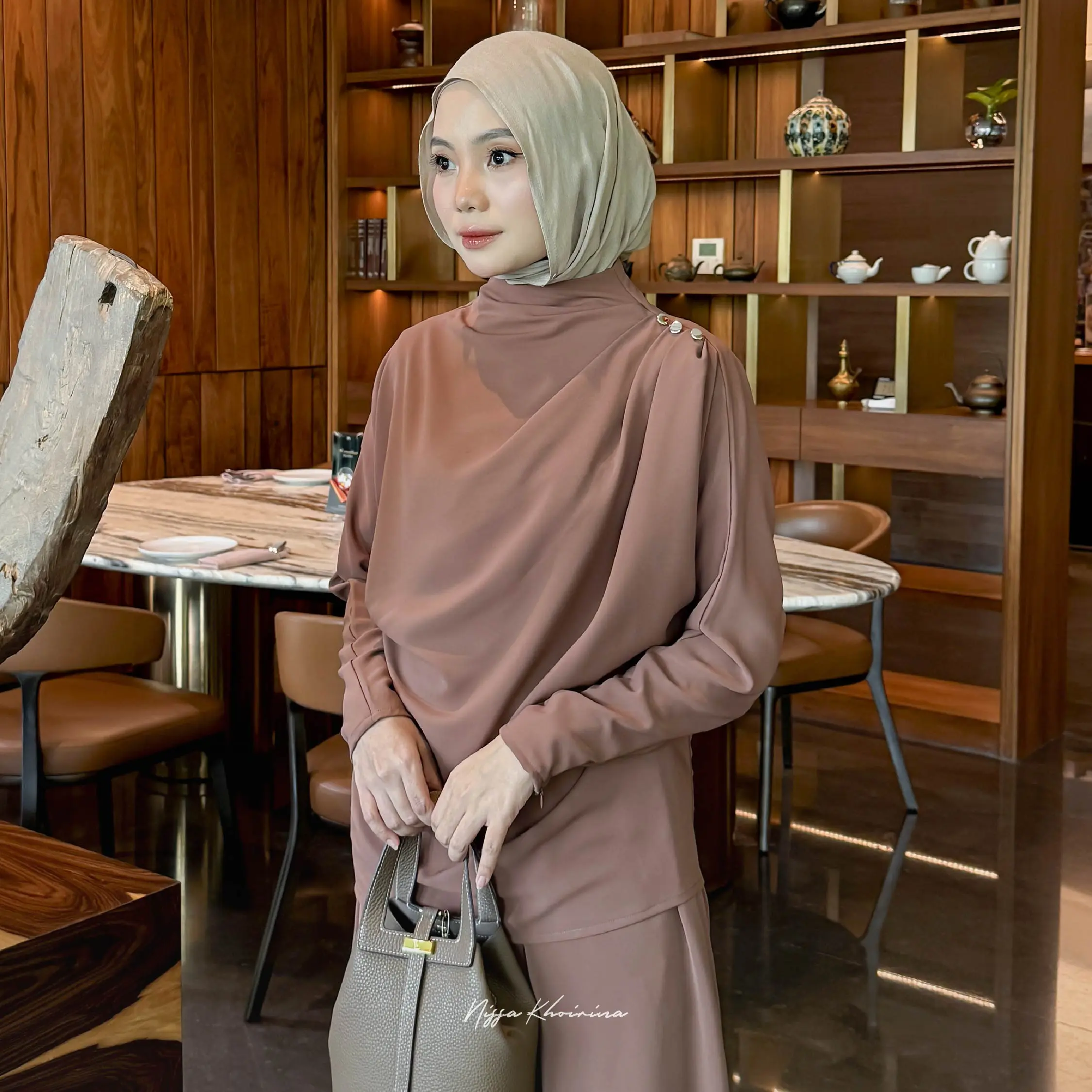 Bynissa-Agni Blouse-Atasan-Blouse-Pleats-Kemeja-Motif-Kancing-Kondangan-Wisuda-Lamaran-Kampus-Hangout-Rumbai-Ootd Hijab-Casual-Elegant-Santai-Remaja-Wanita Baju Muslim