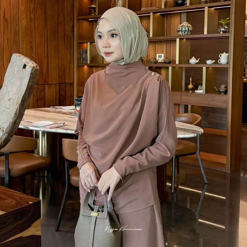 Bynissa-Agni Blouse-Atasan-Blouse-Pleats-Kemeja-Motif-Kancing-Kondangan-Wisuda-Lamaran-Kampus-Hangout -Ootd Hijab-Casual - Elegant - Santai-Remaja - Wanita Baju Muslim  Panjang 0