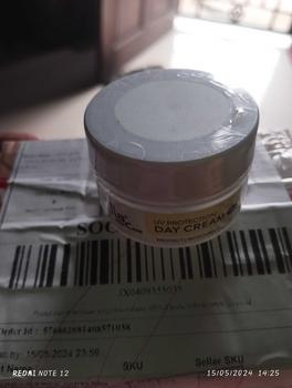 Product Review of Ella Skincare Day Cream SPF 30 with UV Protection - Melindungi Kulit dari Sinar Matahari, Aman utk Semua Jenis Kulit from r**π 0