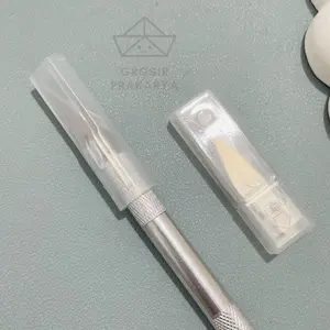 Cutter Pen Pisau Ukir + Dapat 5pcs Isi Varian Crafting Pen Besi Tajam Ringan Kayu Wood Craft Crafting Peralatan Perlengkapan Tools Art Knife Metal Handle Blade Cutter Set Art Knife Cutting Sticker Decal Knifezer Prakarya Kerajinan Tangan