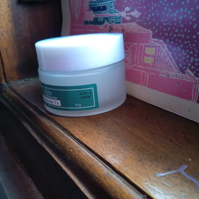skin nice dapat menghilangkan noda bekas jerawat, glowwing dimuka nggak bikin lengket kalo dipake dapat Mencerahkan Berjerawat Pencerah 1