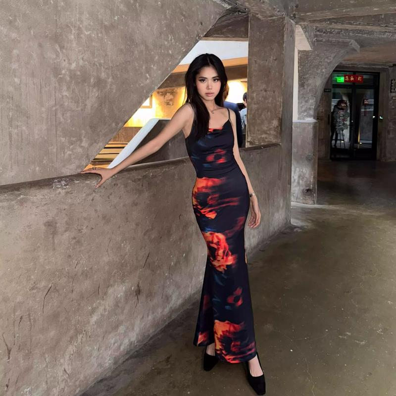 5805 Đầm body đen hoa nhí chiết eo nhún 2 dây trễ vai dáng dài đầm hack corset tiệc cưới sang trọng dạ hội dáng