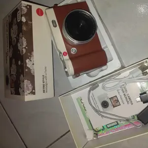 【Kado Hari Raya Kekinian】LK0007 Kamera Digital 8X 68MP/64MP Layar 2.4 Inci 4K Vlog Zoom 180° 10 Filter Cocok untuk Pemula Hadiah Kamera Digital Siswa Camera Foto dengan Tali Selfie dan Baterai 1000mAh Hadiah Lebaran V380 Smart【Gift stickers】