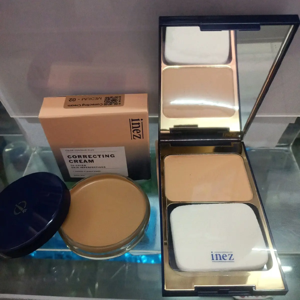 Inez Paket Bedak Padat dan Foundation Hasil Natural BPOM NA 18180300350 - Compact, Concealer