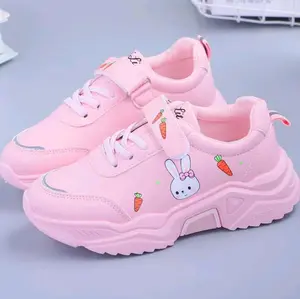 Sepatu Anak Perempuan Lucu dengan Motif Kelinci dan Wortel Warna Pink Nyaman untuk Bermain dan Jalan-jalan