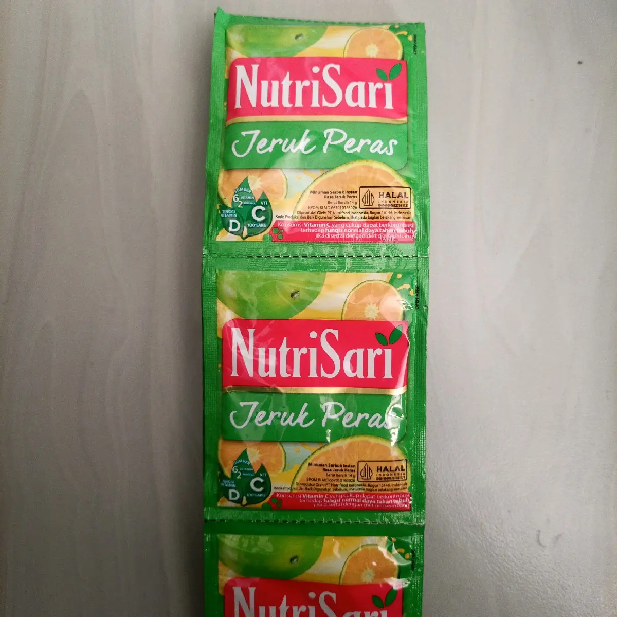 NutriSari Jeruk Peras / 1 renceng (10 sachet)