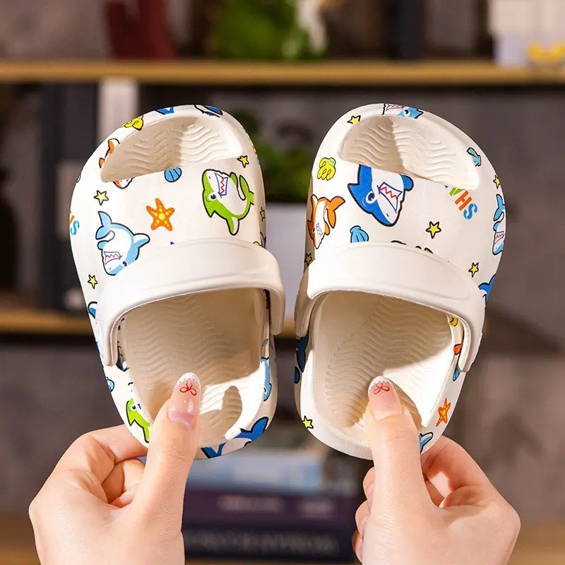 Children's slippers 2025 summer new print shark boy baby indoor and outdoor wear-resistant children's lightweight hole shoes