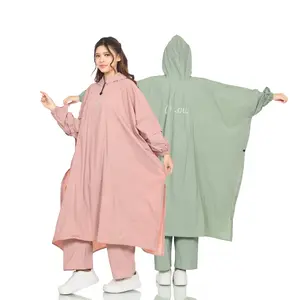 Jas Hujan Ponco Kelelawar Pria Wanita Tebal Kuat Elastis Anti Rembes PVC Waterproof dengan Tali Kerudung Kancing Samping dan Karet Pergelangan Tangan