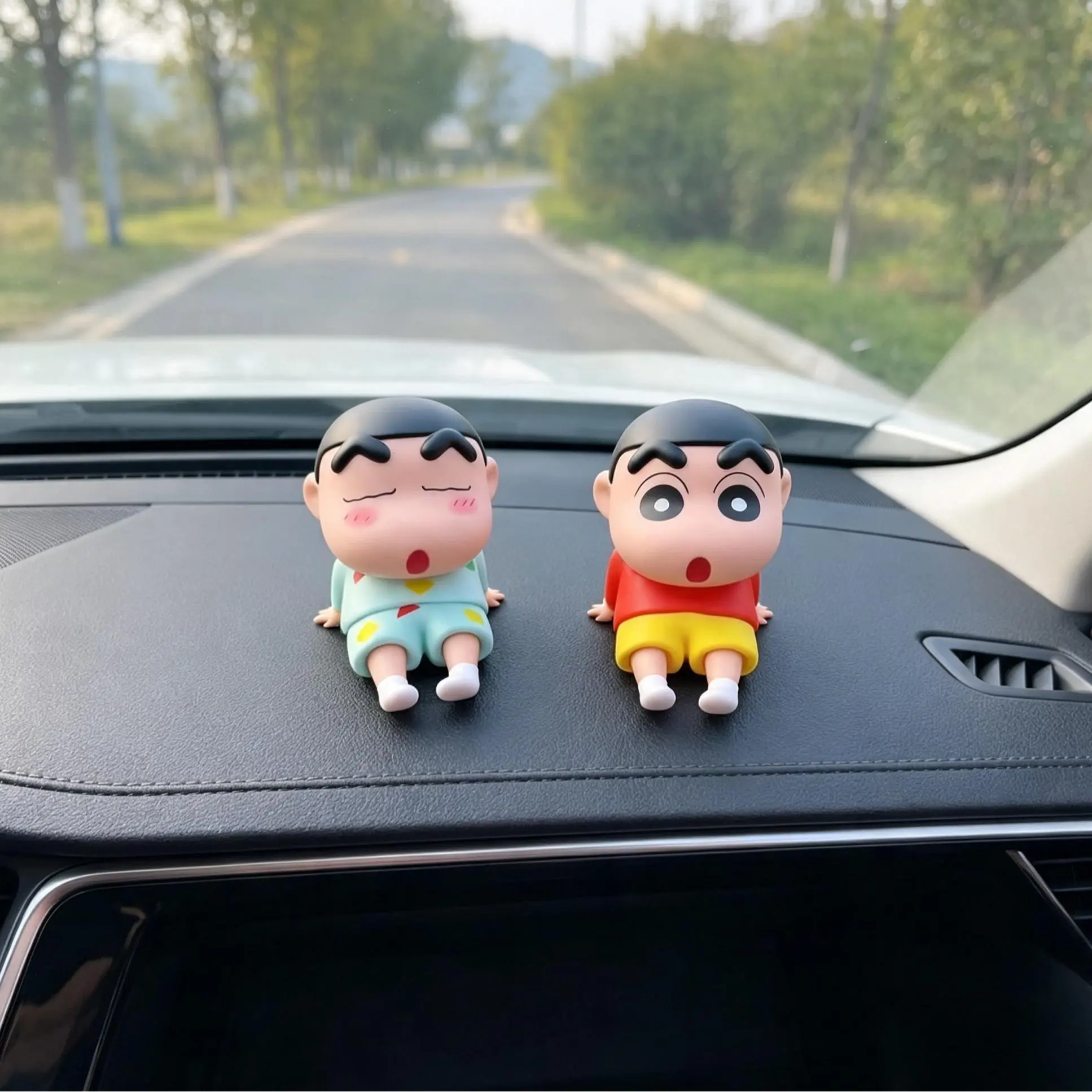 Hiasan Mobil Crayon Shinchan Lucu - Boneka Karakter Kartun untuk Dashboard, Atap & Bagasi Belakang, Dekorasi Eksterior & Interior, Hadiah Unik untuk Penggemar Anime