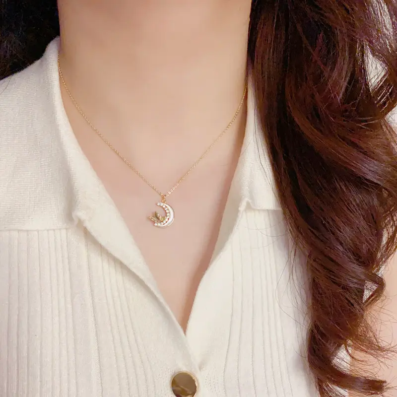 EAR PARTNER-Kalung Bulan Mutiara Kupu-kupu Desain Sederhana Feminin Rantai Klavikula Serbaguna Manis Cahaya Mewah Prancis