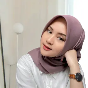 Hijab Segi Empat Paris Premium Jahit Pinggir Tanpa Letoi