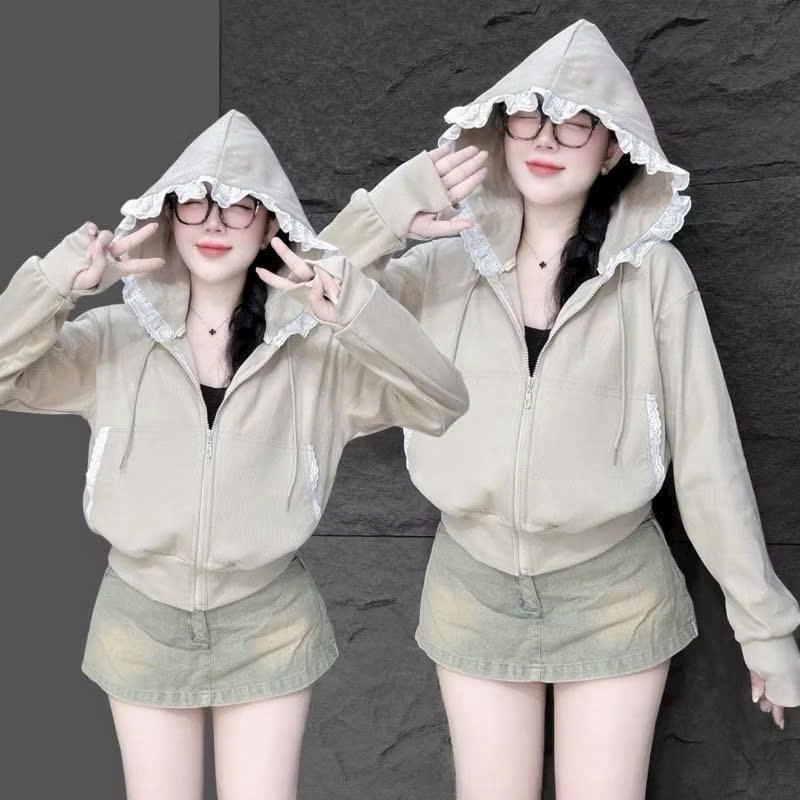 Áo khoác chất nhung tâm mịn.có ren nón và túi .tay xỏ ngón ,dây kéo phao,có túi trong .form chuẩn