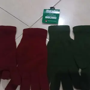 Sarung tangan rajut polos warna: Sarung tangan yang bisa digunakan oleh pria dan wanita. Dewasa
