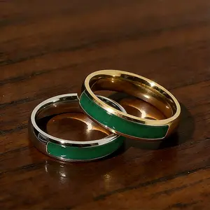 Cincin Jade Hijau Pria Perjalanan Harian Kencan Pakai Cincin Baja Titanium Aksesoris Mode