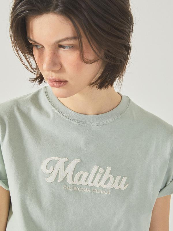 WHOAU Áo thun Malibu Single Patch T-shirt_WHRAF2423F