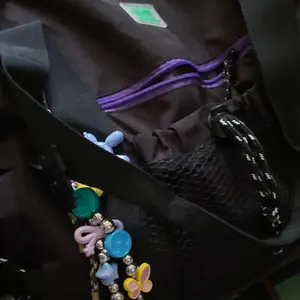 HLPD Weirdworld Totebag Tas Pria Wanita Distro Taslan Scot Hitam dengan Slot Laptop 13 Inch & Rantai Gantung Fashionable