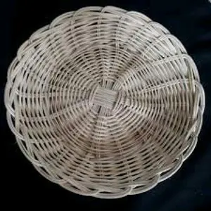 Piring rotan anyaman polos/original per kodi isi 20 ukuran 24 cm.