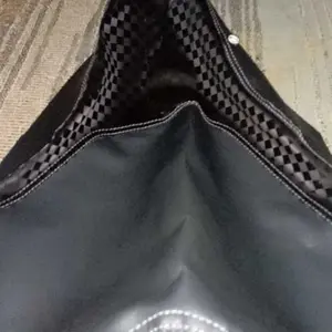 Kulit jok/sarung jok karbon 3D model jaitan samping &tenggah bahan copy mbtech beat vario scopy dll termurah terlaris Motor Cover