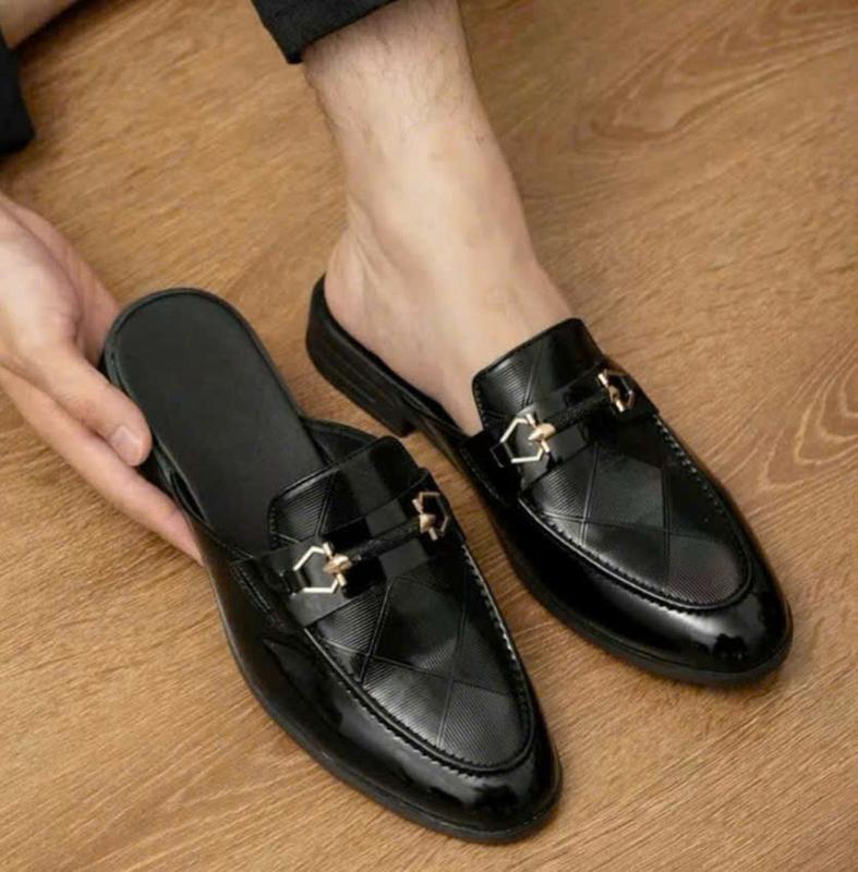  Sục hè nam in kẻ sọc da pu bóng gắn băng xích trẻ trung năng động sục nam hở gót rễ xỏ đủ size từ 38-43 ạ. 