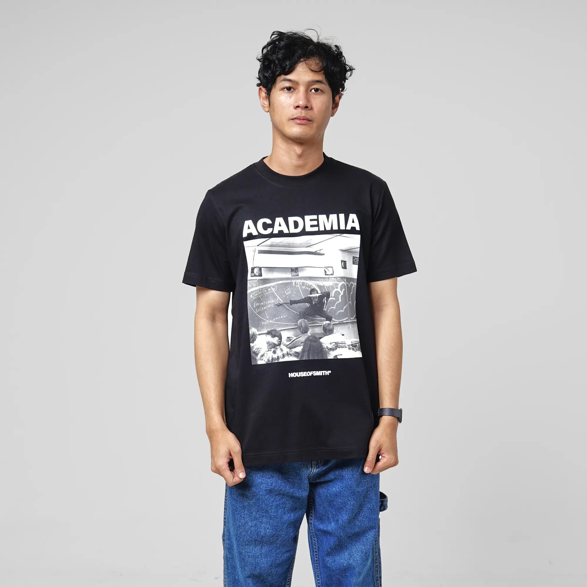 House of Smith T Shirt Academia Black Regular #11 - Kaos Pria Lengan Pendek