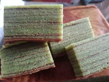 Product Review of lapis legit spesial pandan basah uk.16cmx16cm ADIKA CAKE 100%Halal from S**O 0