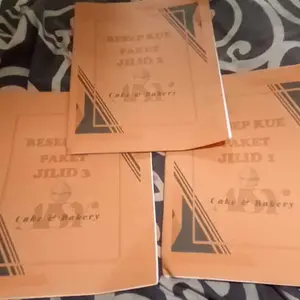 buku resep jilid 1,2,3,berisi 40 resep perboluan,masakan dan kue kering yang sangat praktis untuk pemula. di lengkapi ukuran jadul dan timbangan. puls bimbingan setiap saat