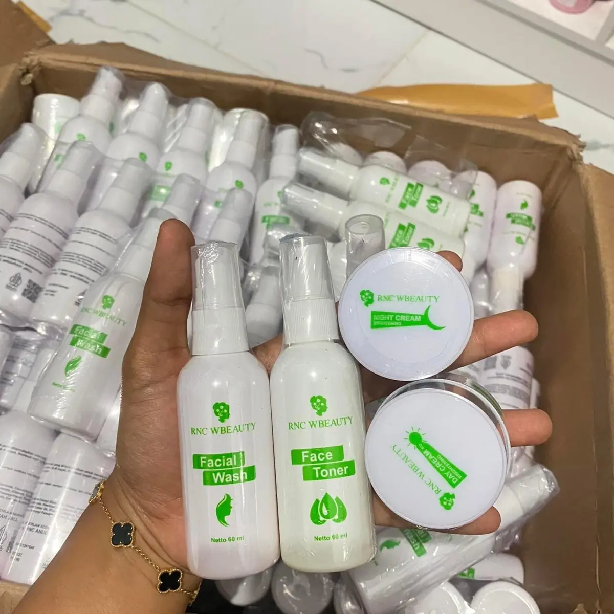 RNC Glow Original Wajah Pencerah - Solusi untuk Kulit Hitam