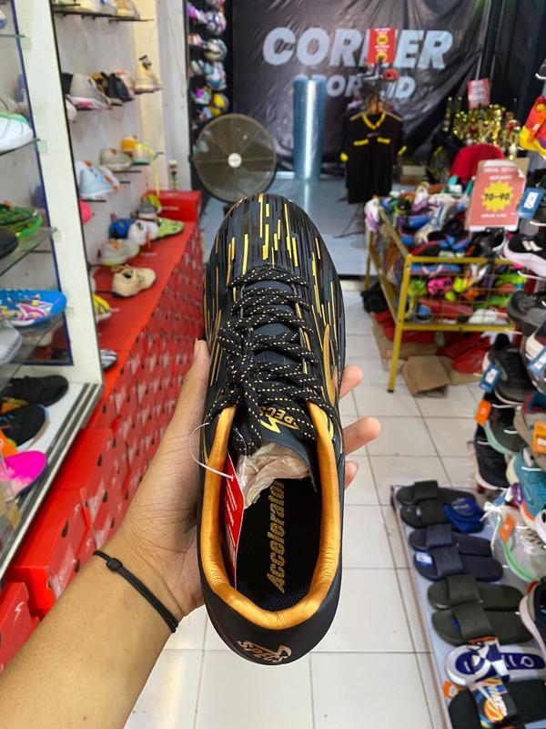 SEPATU LIGHTSPEED REBORN BLACK/PALE GOLD FG/IN 4