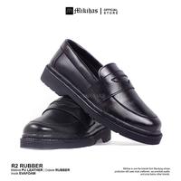 Gambar Mikihas R2 Ruber - Sepatu Pria Kulit Hitam Penny Loafers Flat Sol Karet - Kerja, loafers Shoes - loafers style outfit Material Synthetic Leather Outsole Karet Murni Colour Black - R2 Rubber JH, 38 dari Mikihas Shoes Kab. Bandung 3 Tokopedia