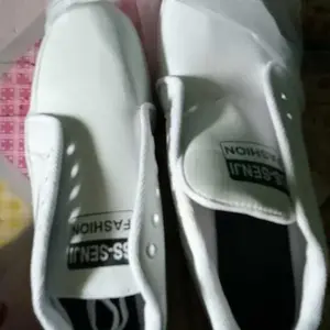 LD shoes sepatu pria dan wanita terbaru dan terkeren\sepatu runing BISA COD